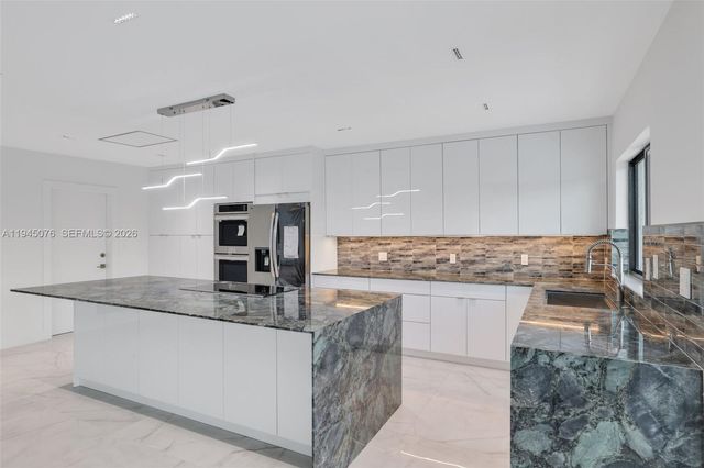 340 SE 13th Ave, Pompano Beach, FL 33060