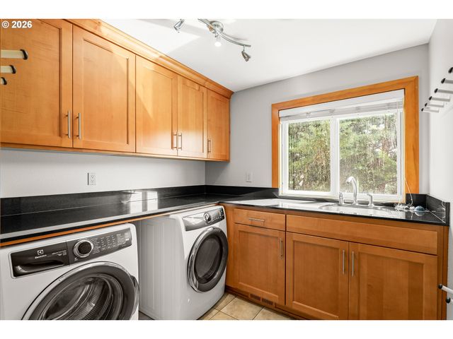 8550 Sw ROGUE Ln, Wilsonville, OR 97070