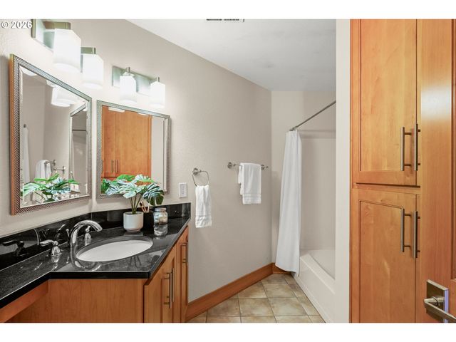 8550 Sw ROGUE Ln, Wilsonville, OR 97070