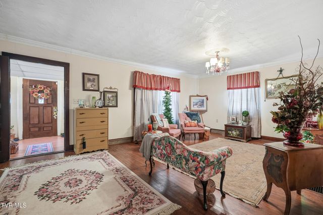 195 Red Oak Ridge Road, Castlewood, VA 24224