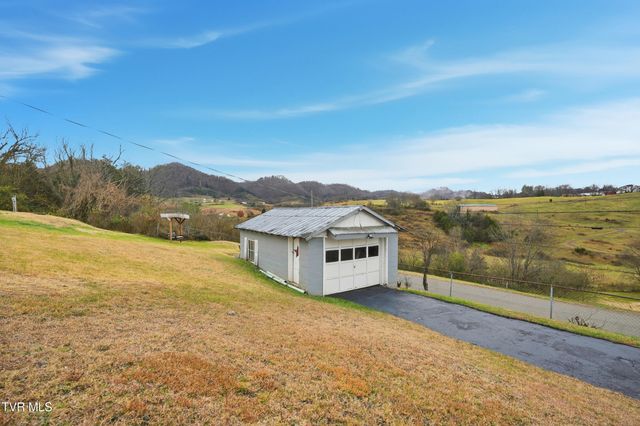 195 Red Oak Ridge Road, Castlewood, VA 24224