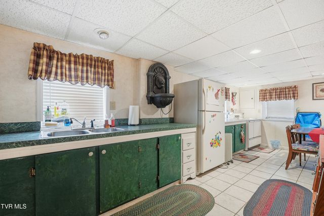 195 Red Oak Ridge Road, Castlewood, VA 24224