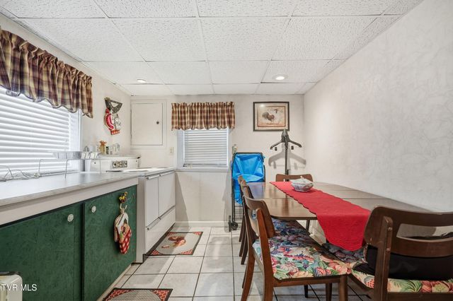 195 Red Oak Ridge Road, Castlewood, VA 24224