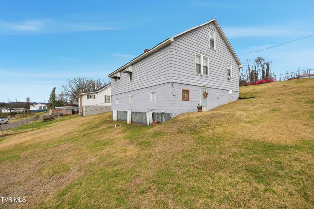 195 Red Oak Ridge Road, Castlewood, VA 24224