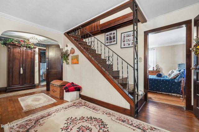 195 Red Oak Ridge Road, Castlewood, VA 24224