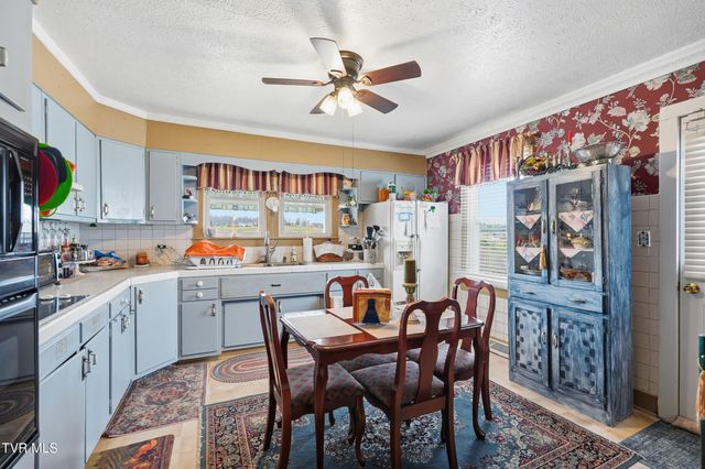 195 Red Oak Ridge Road, Castlewood, VA 24224