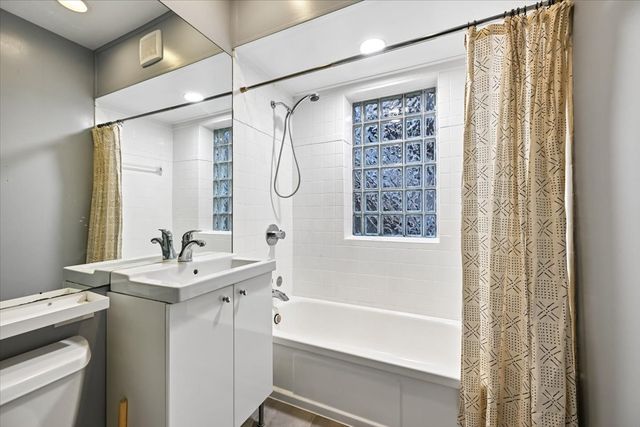 1631 W Fargo Avenue 2W, Chicago, IL 60626