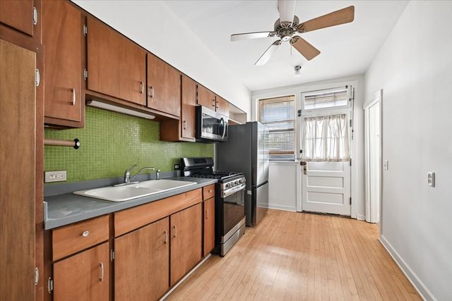 1631 W Fargo Avenue 2W, Chicago, IL 60626