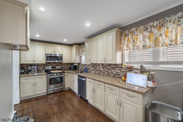 555 E Maple Ave, Woodbridge Twp., NJ 07095
