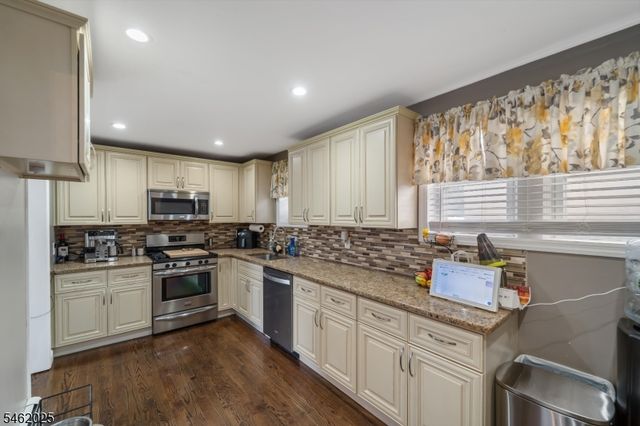 555 E Maple Ave, Woodbridge Twp., NJ 07095