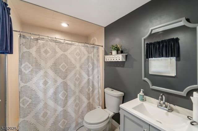 555 E Maple Ave, Woodbridge Twp., NJ 07095
