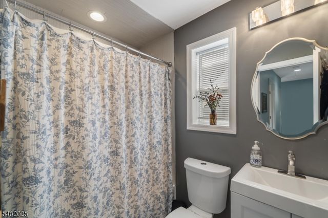 555 E Maple Ave, Woodbridge Twp., NJ 07095
