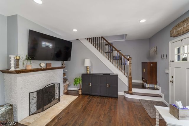 555 E Maple Ave, Woodbridge Twp., NJ 07095