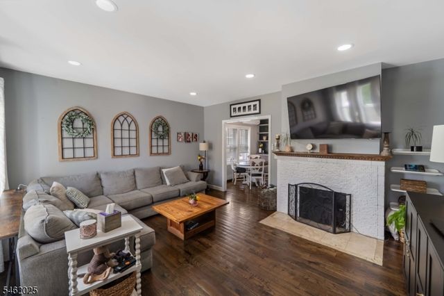 555 E Maple Ave, Woodbridge Twp., NJ 07095
