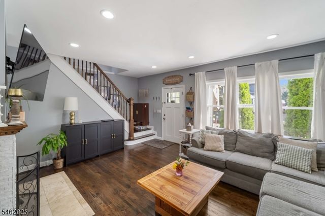 555 E Maple Ave, Woodbridge Twp., NJ 07095