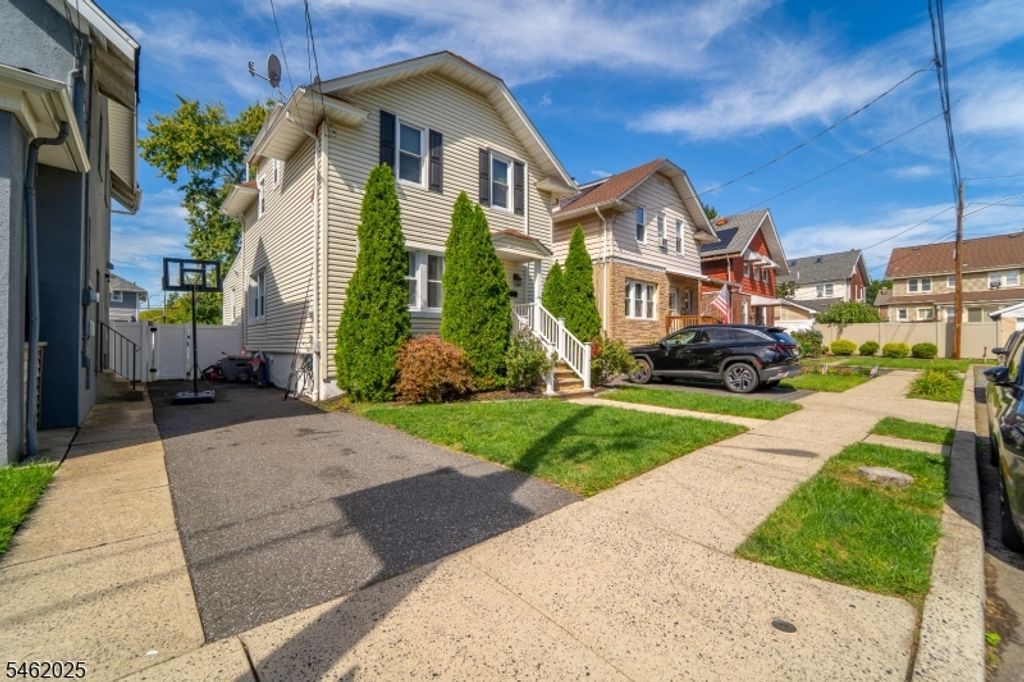555 E Maple Ave, Woodbridge Twp., NJ 07095 — photo 2