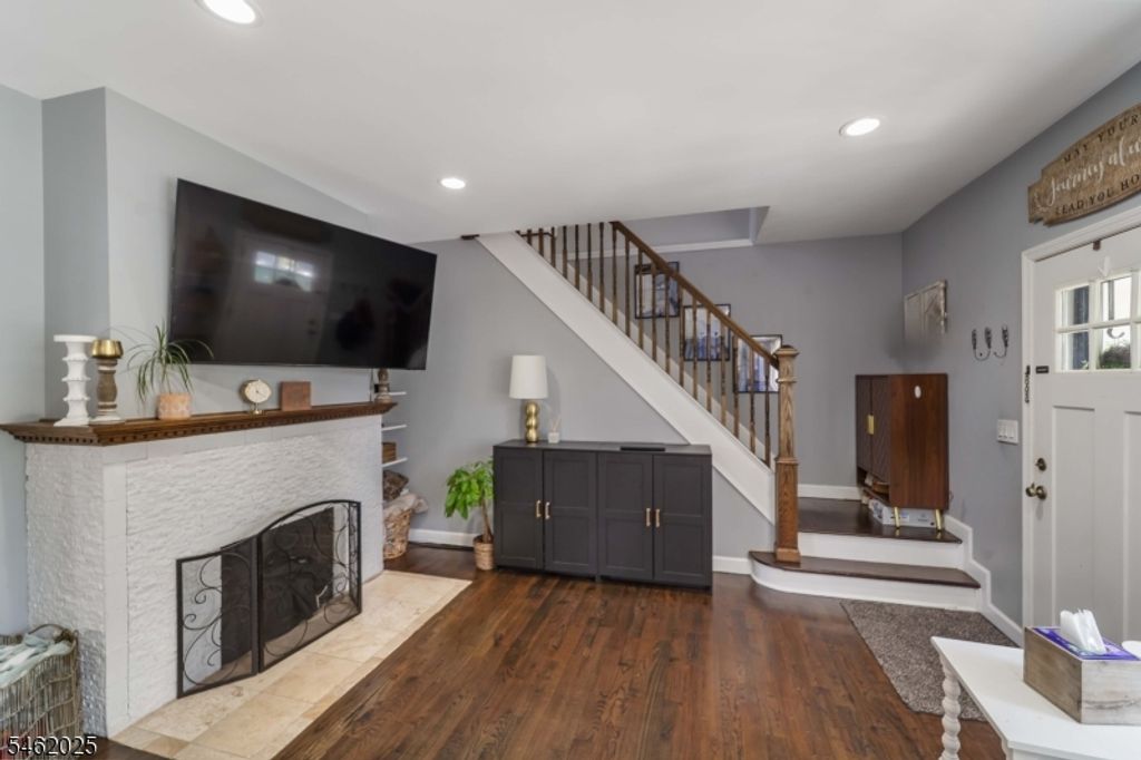 555 E Maple Ave, Woodbridge Twp., NJ 07095 — photo 4