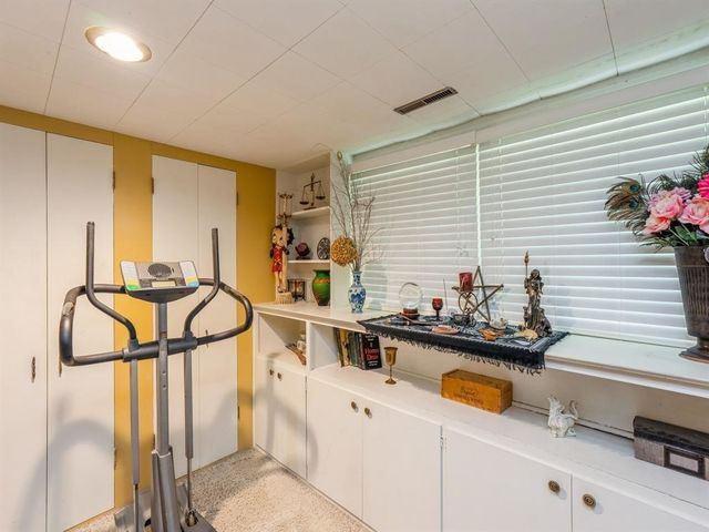 110 E 20th Street N, Newton, IA 50208