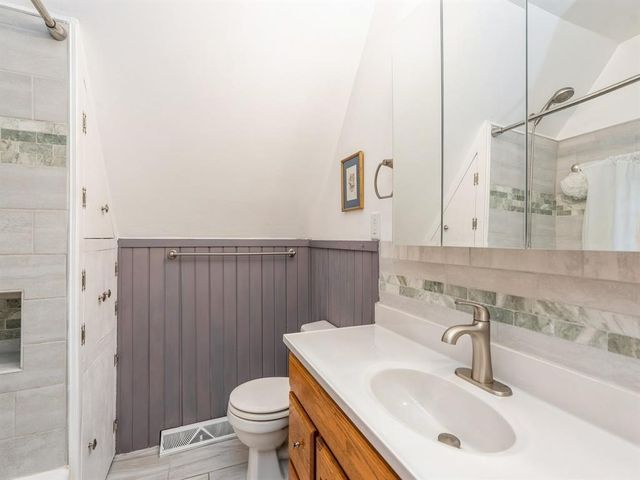 110 E 20th Street N, Newton, IA 50208