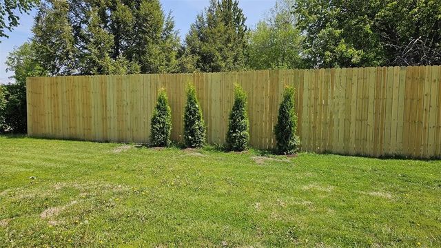 110 E 20th Street N, Newton, IA 50208