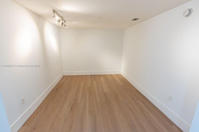 495 Brickell Ave 2102, Miami, FL 33131