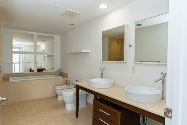 495 Brickell Ave 2102, Miami, FL 33131