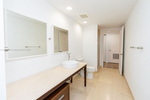 495 Brickell Ave 2102, Miami, FL 33131