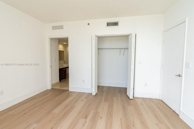 495 Brickell Ave 2102, Miami, FL 33131