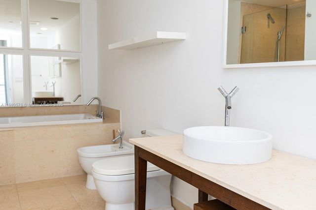 495 Brickell Ave 2102, Miami, FL 33131