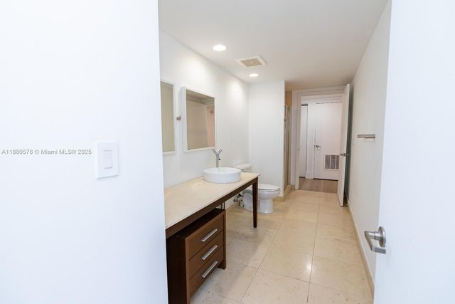 495 Brickell Ave 2102, Miami, FL 33131