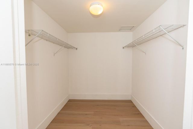 495 Brickell Ave 2102, Miami, FL 33131