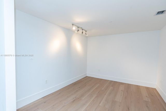 495 Brickell Ave 2102, Miami, FL 33131