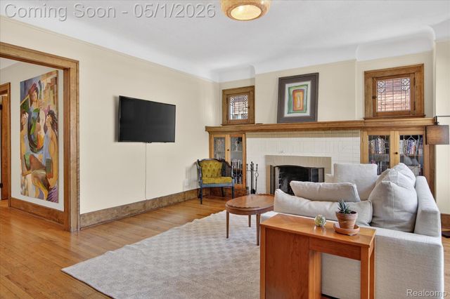 925 Nottingham Road, Grosse Pointe Park, MI 48230