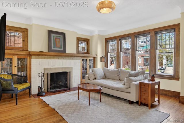 925 Nottingham Road, Grosse Pointe Park, MI 48230