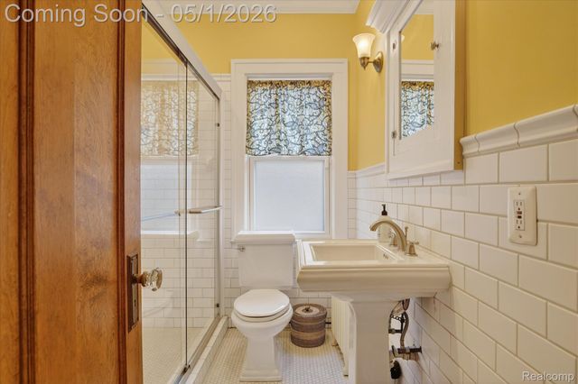925 Nottingham Road, Grosse Pointe Park, MI 48230