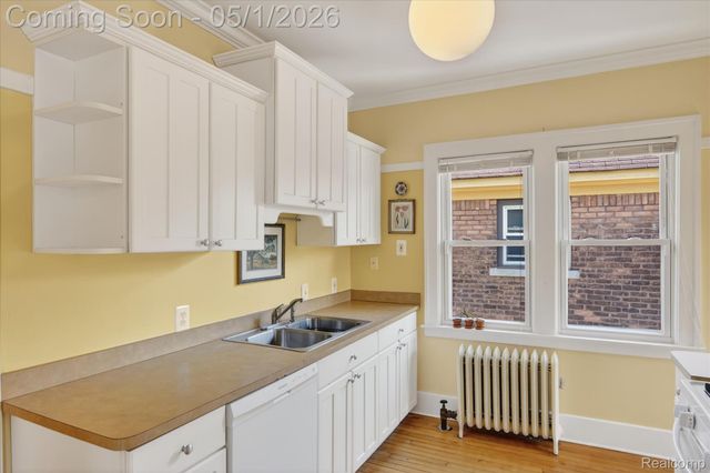 925 Nottingham Road, Grosse Pointe Park, MI 48230