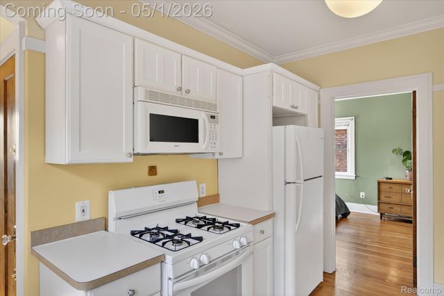 925 Nottingham Road, Grosse Pointe Park, MI 48230