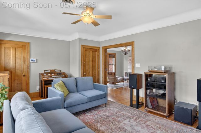 925 Nottingham Road, Grosse Pointe Park, MI 48230