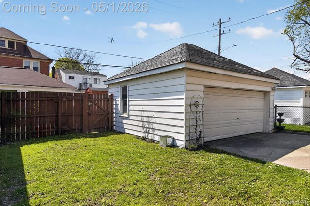 925 Nottingham Road, Grosse Pointe Park, MI 48230