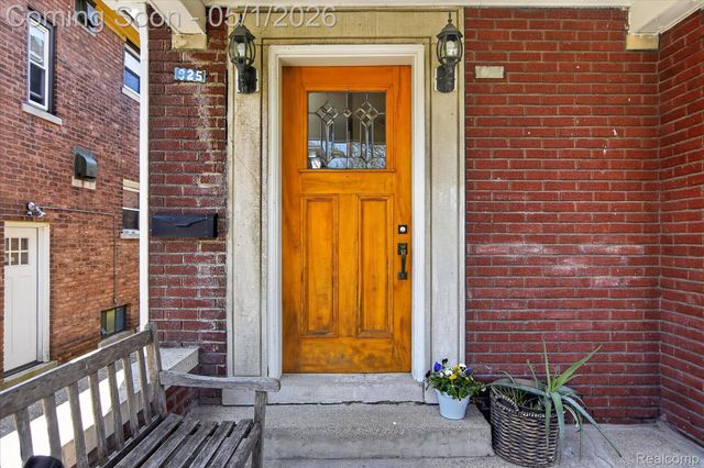 925 Nottingham Road, Grosse Pointe Park, MI 48230
