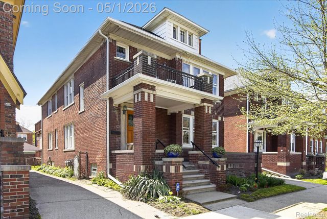 925 Nottingham Road, Grosse Pointe Park, MI 48230