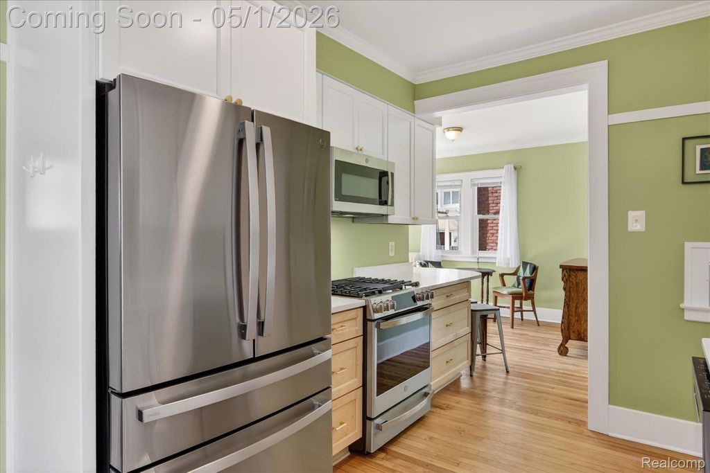 925 Nottingham Road, Grosse Pointe Park, MI 48230
