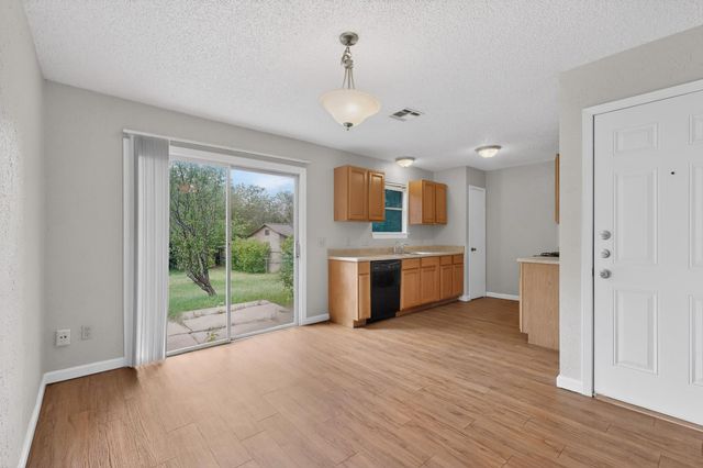 6204 Shadow BND, Austin, TX 78745