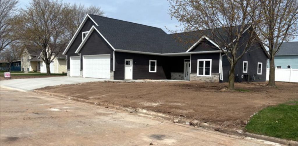 224 N 9TH STREET, Hilbert, WI 54129
