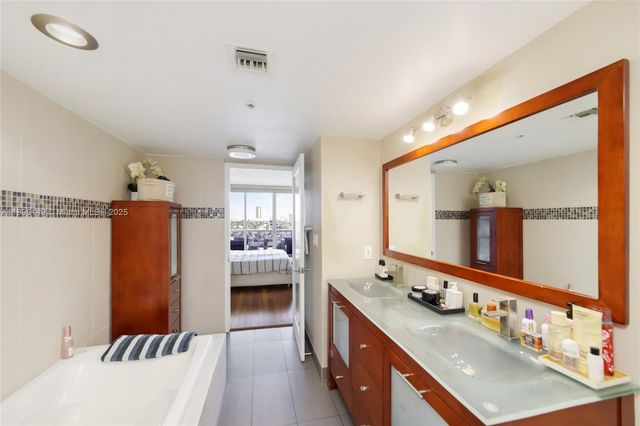 1900 Sunset Harbour Dr 811, Miami Beach, FL 33139