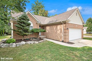 1593 Club House Court, Pontiac, MI 48340