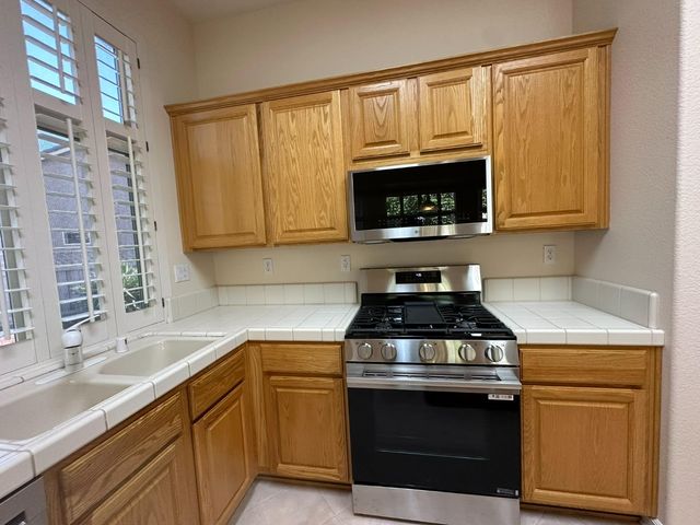 216 Mustang Ct, Roseville, CA 95747
