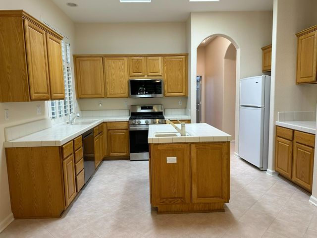 216 Mustang Ct, Roseville, CA 95747