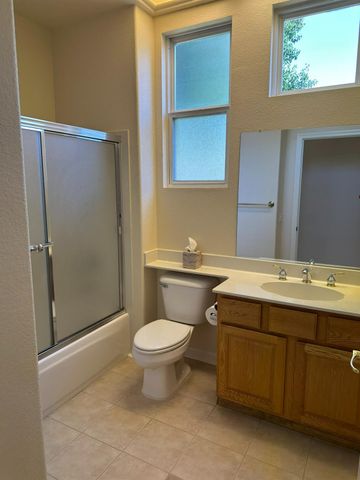 216 Mustang Ct, Roseville, CA 95747