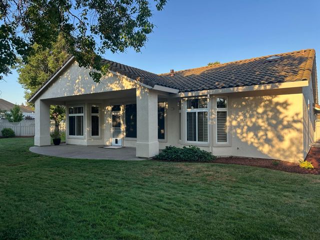216 Mustang Ct, Roseville, CA 95747